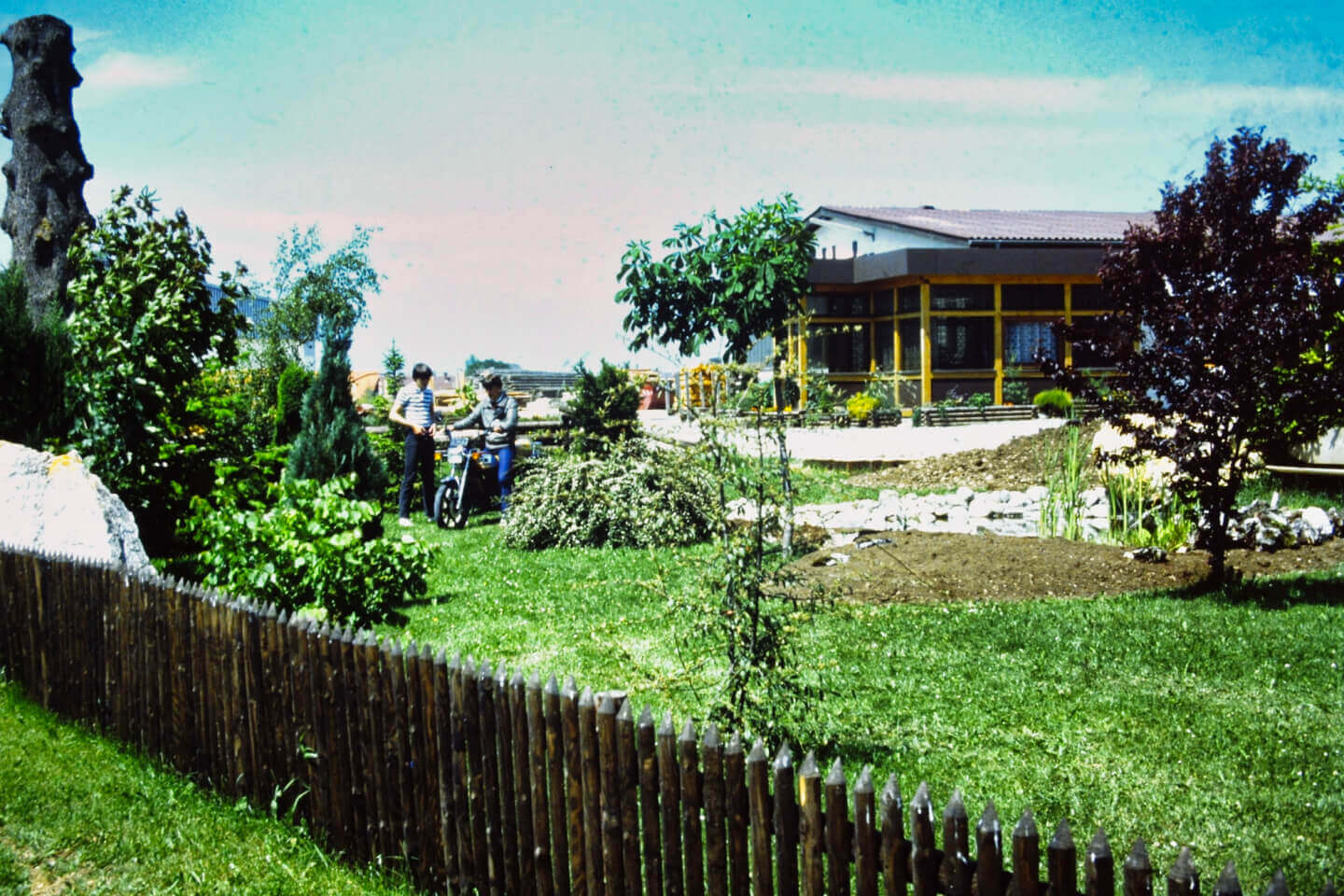 Anbau des Bürogebäudes an die bestehende Werkstatt (heutige Schreinerei/Treppenbau)