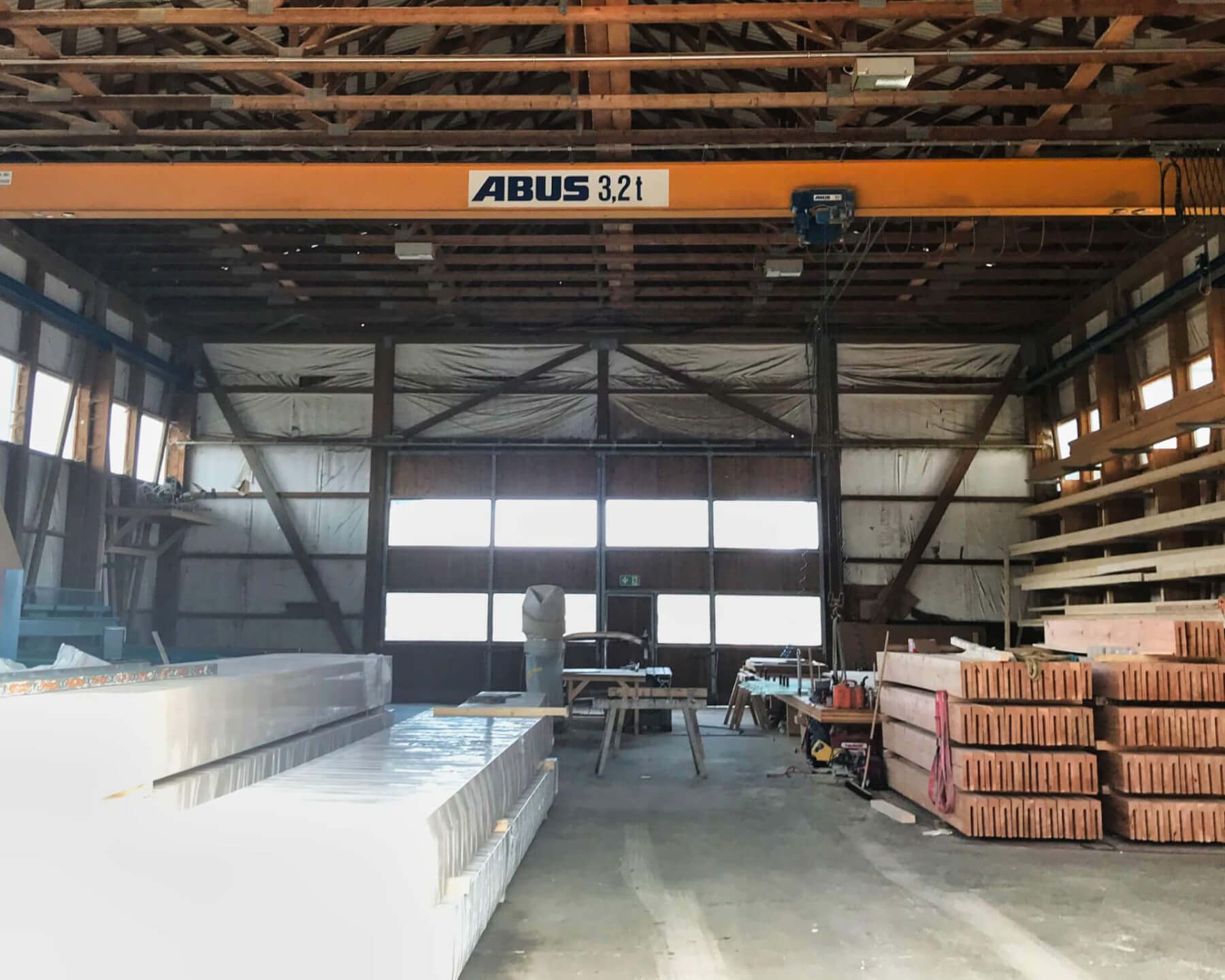 Bau der Abbundhalle mit Portalkran