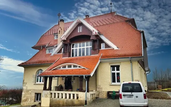 Hubertushaus in Beuron nach der Sanierung mit neuem Dachstuhl und Biberschwanzeindeckung