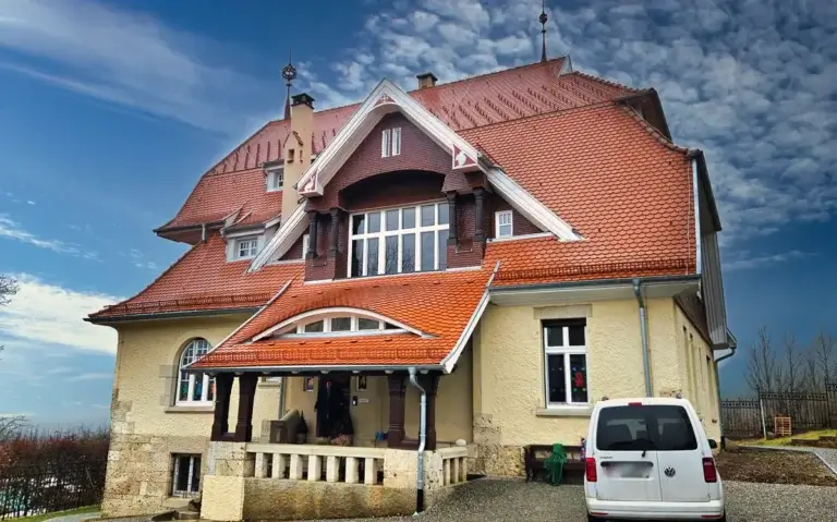 Hubertushaus in Beuron nach der Sanierung mit neuem Dachstuhl und Biberschwanzeindeckung