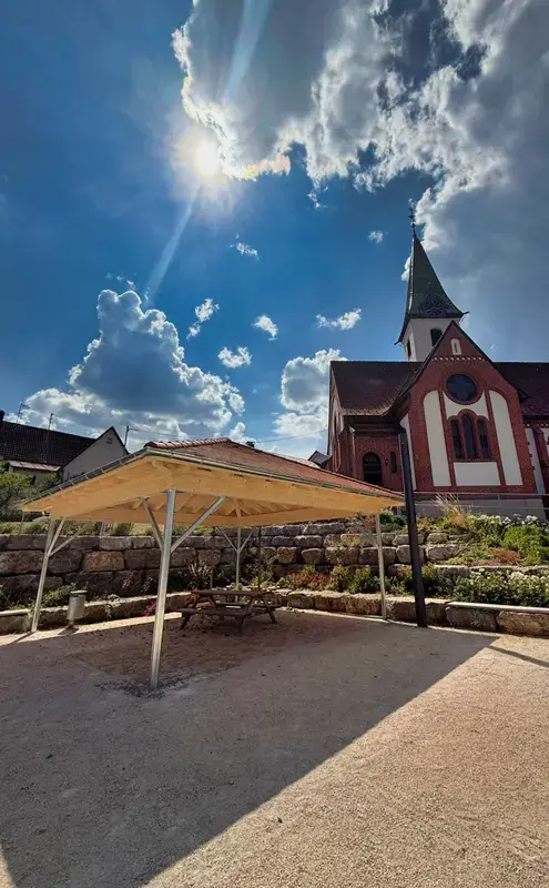 Pergola-Überdachung mit Zeltdachkonstruktion in Hossingen